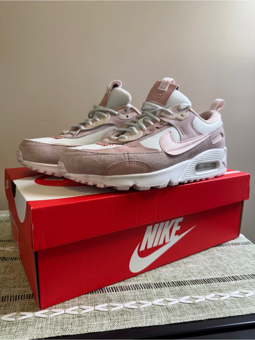 Nike Women's Air Max 90 Futura Sneakers Blush Pink White Size 8 New with Box